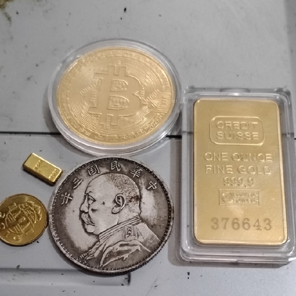 Coinage Assorted & Credit Suisse Cased Bar